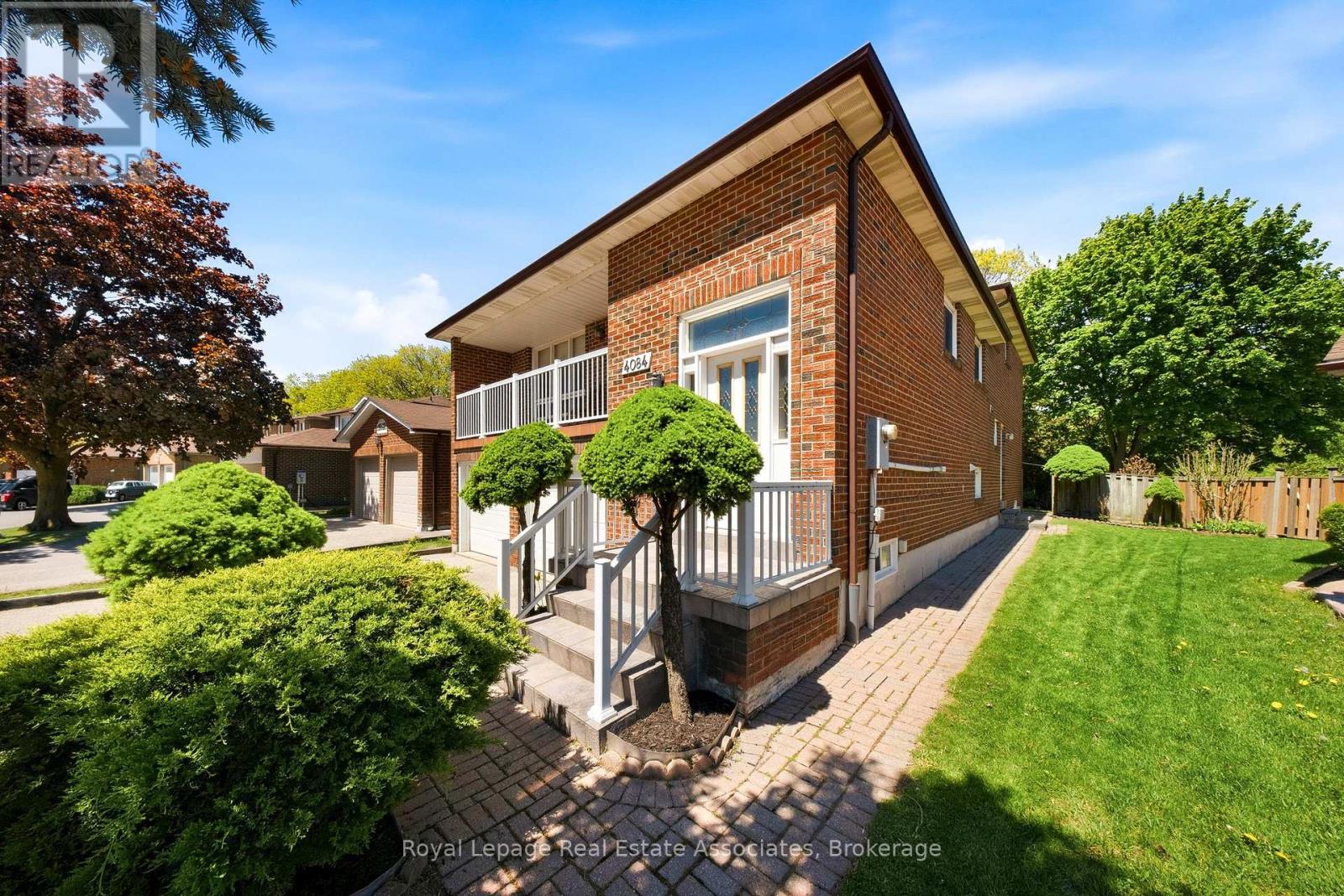 4084 Longo Circle, Mississauga, Ontario  L4T 4C7 - Photo 3 - W13206544