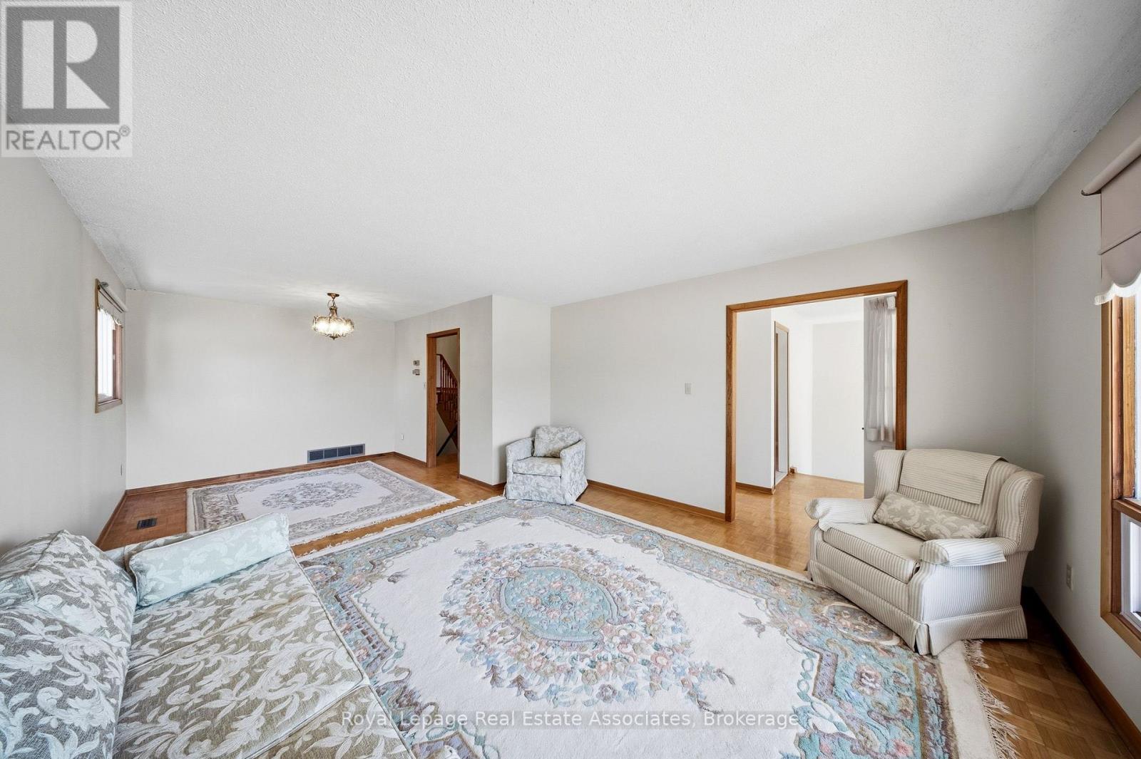 4084 Longo Circle, Mississauga, Ontario  L4T 4C7 - Photo 8 - W13206544