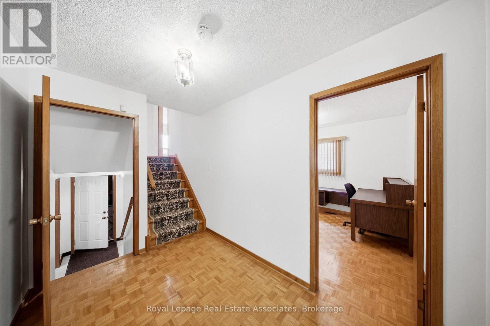 4084 Longo Circle, Mississauga, Ontario  L4T 4C7 - Photo 9 - W13206544
