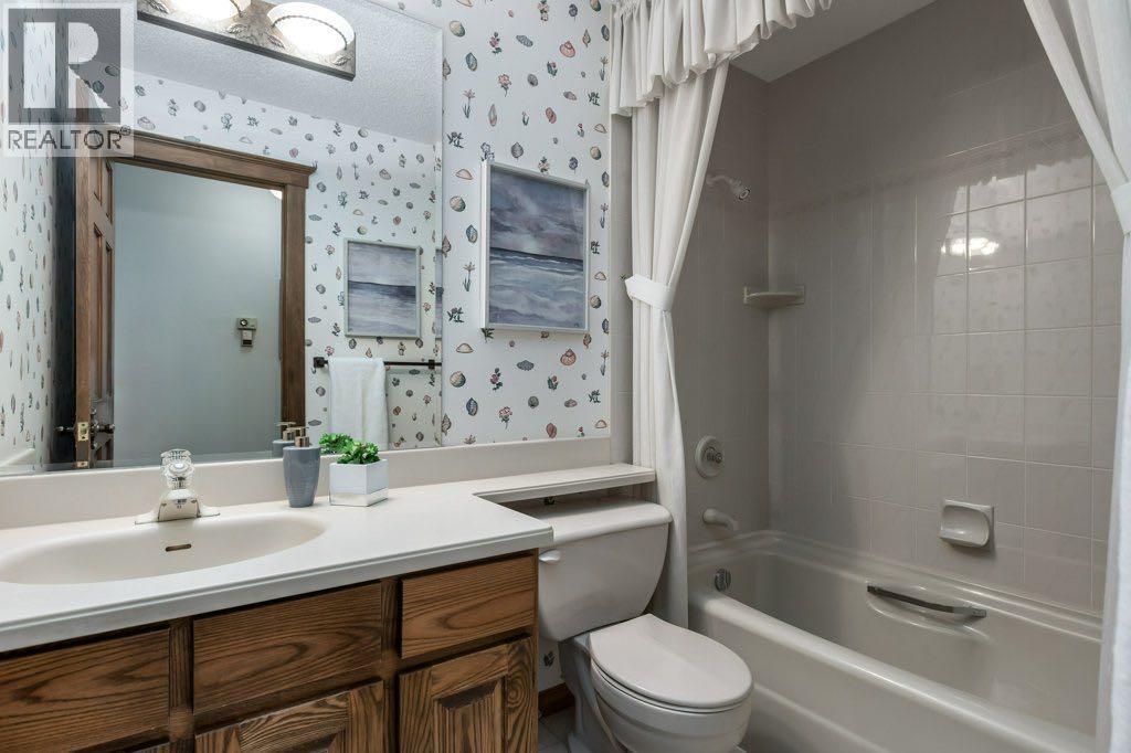 152 Coach Grove Place Sw, Calgary, Alberta  T3H 1J2 - Photo 22 - A2311820