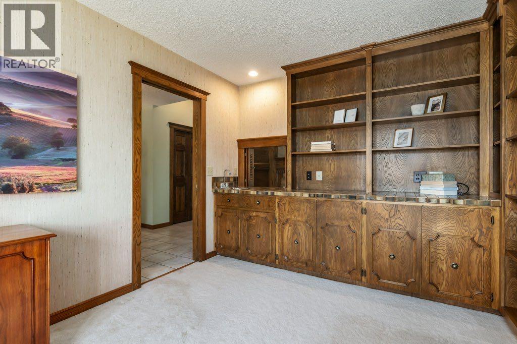 152 Coach Grove Place Sw, Calgary, Alberta  T3H 1J2 - Photo 4 - A2311820