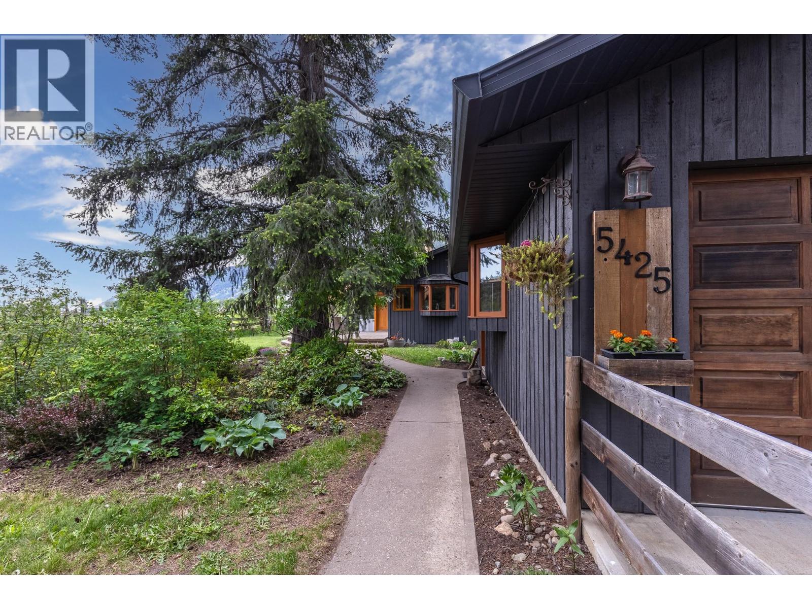 5425 Petworth Road, Coldstream, British Columbia  V1B 3E2 - Photo 9 - 10388695
