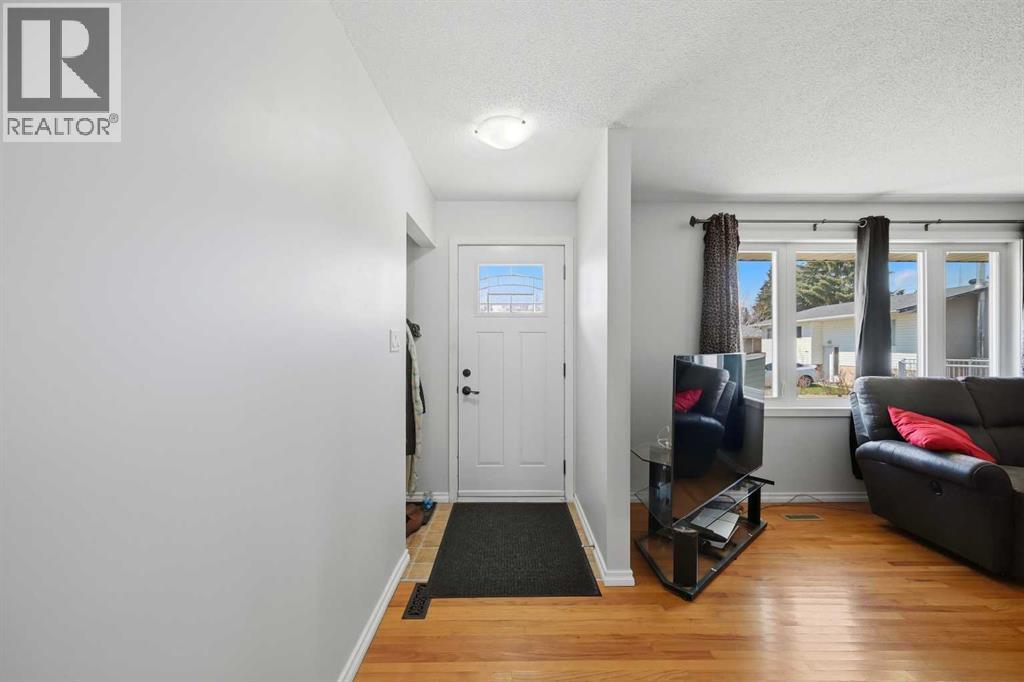 1012 Riddell Place Se, Calgary, Alberta  T2A 1Y5 - Photo 6 - A2306511