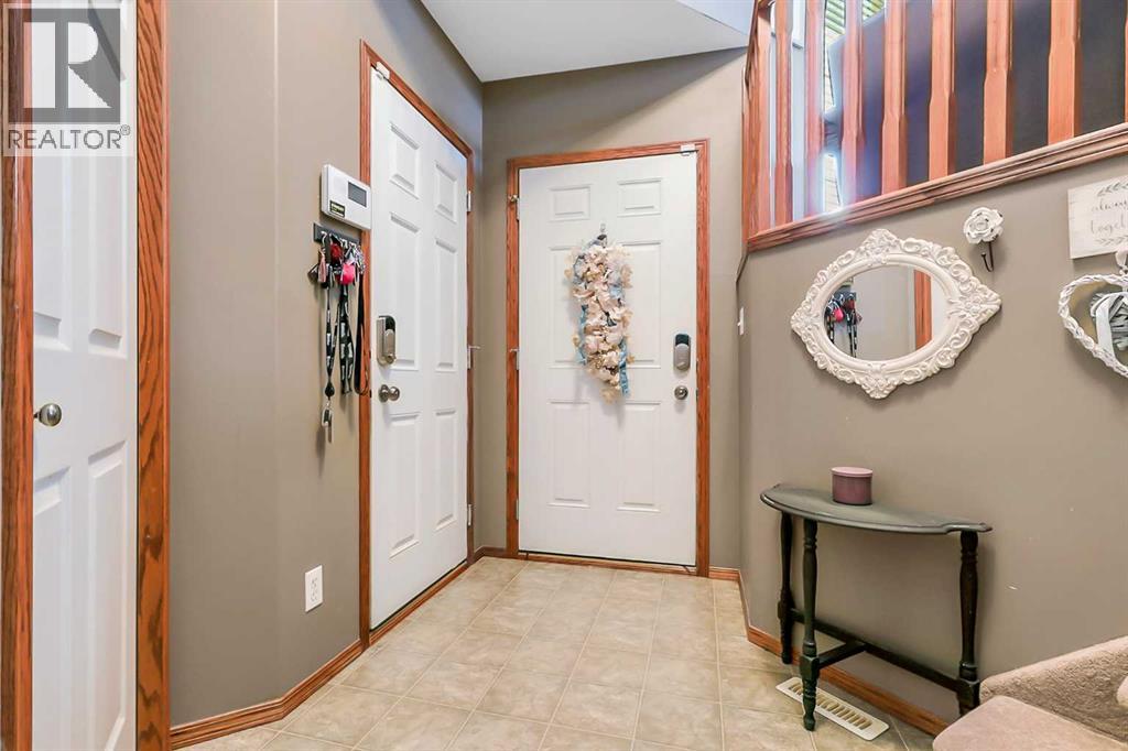 71 Lang Close, Red Deer, Alberta  T4R 2A3 - Photo 3 - A2314138