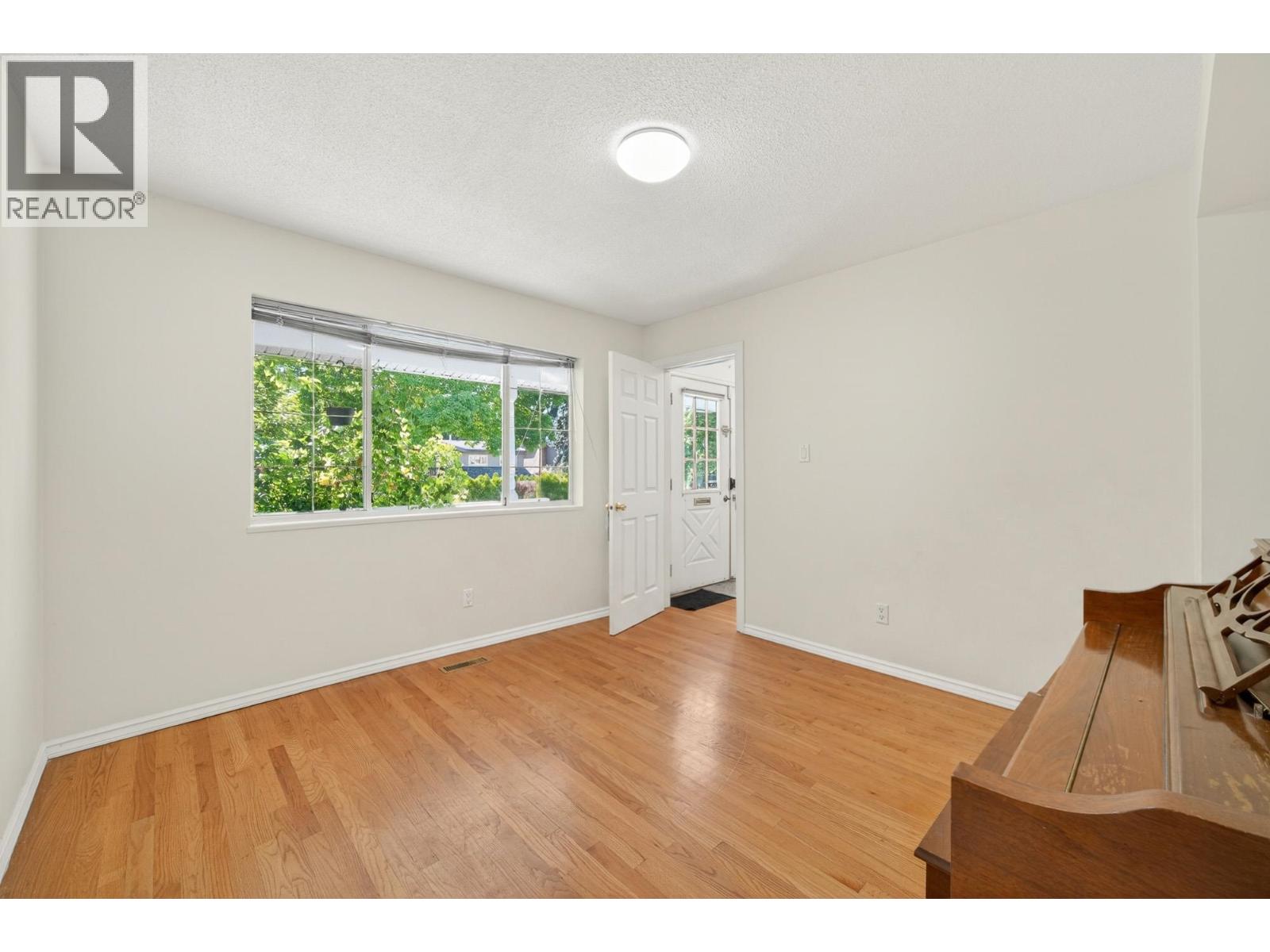 4460 Atlee Avenue, Burnaby, British Columbia  V5G 3R6 - Photo 10 - R3128273