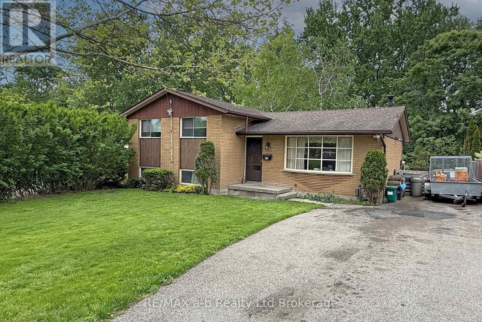 213 Belgrave Street, Woodstock, Ontario N4S 7K1 - Photo 2 - X13206606