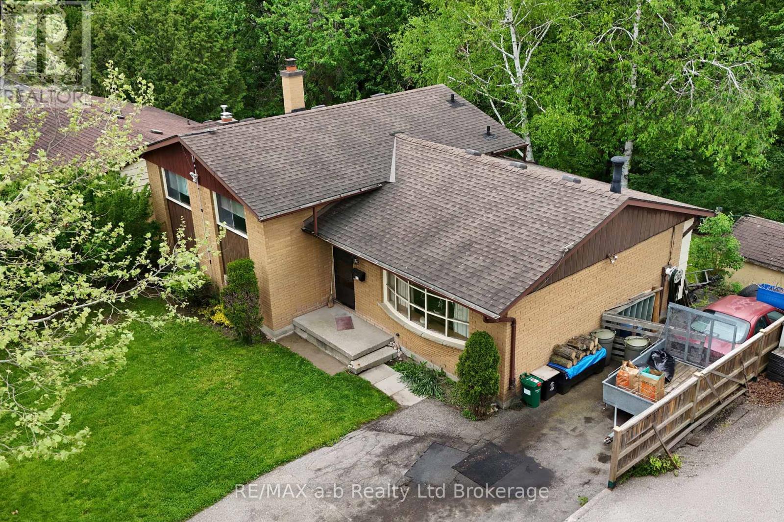 213 Belgrave Street, Woodstock, Ontario N4S 7K1 - Photo 3 - X13206606