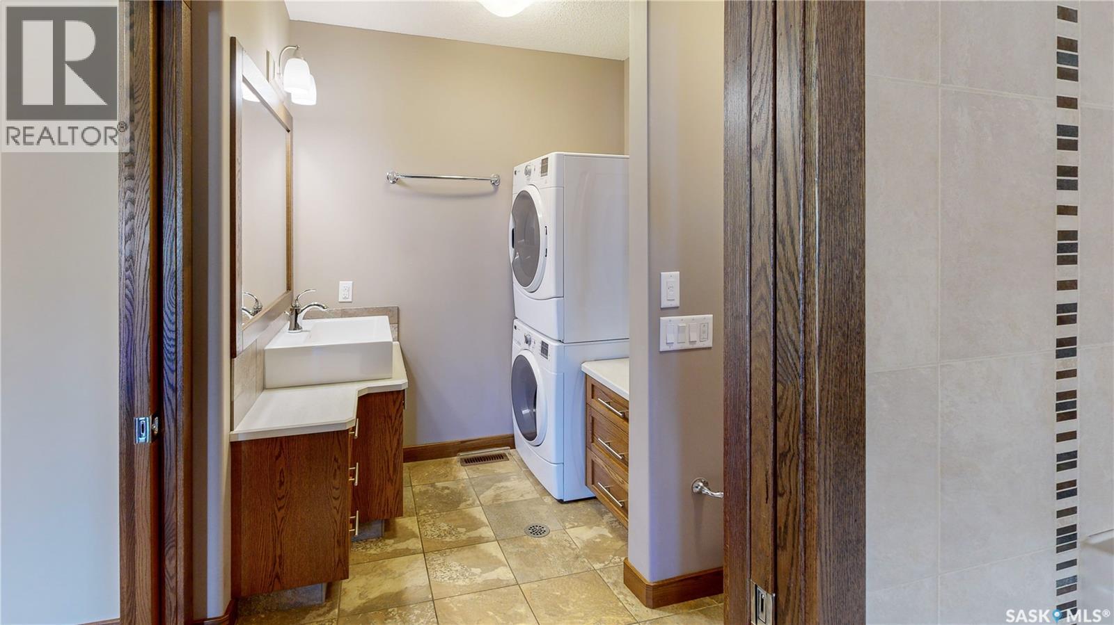 8018 Fairways West Drive, Regina, Saskatchewan  S4Y 0A5 - Photo 23 - SK037396