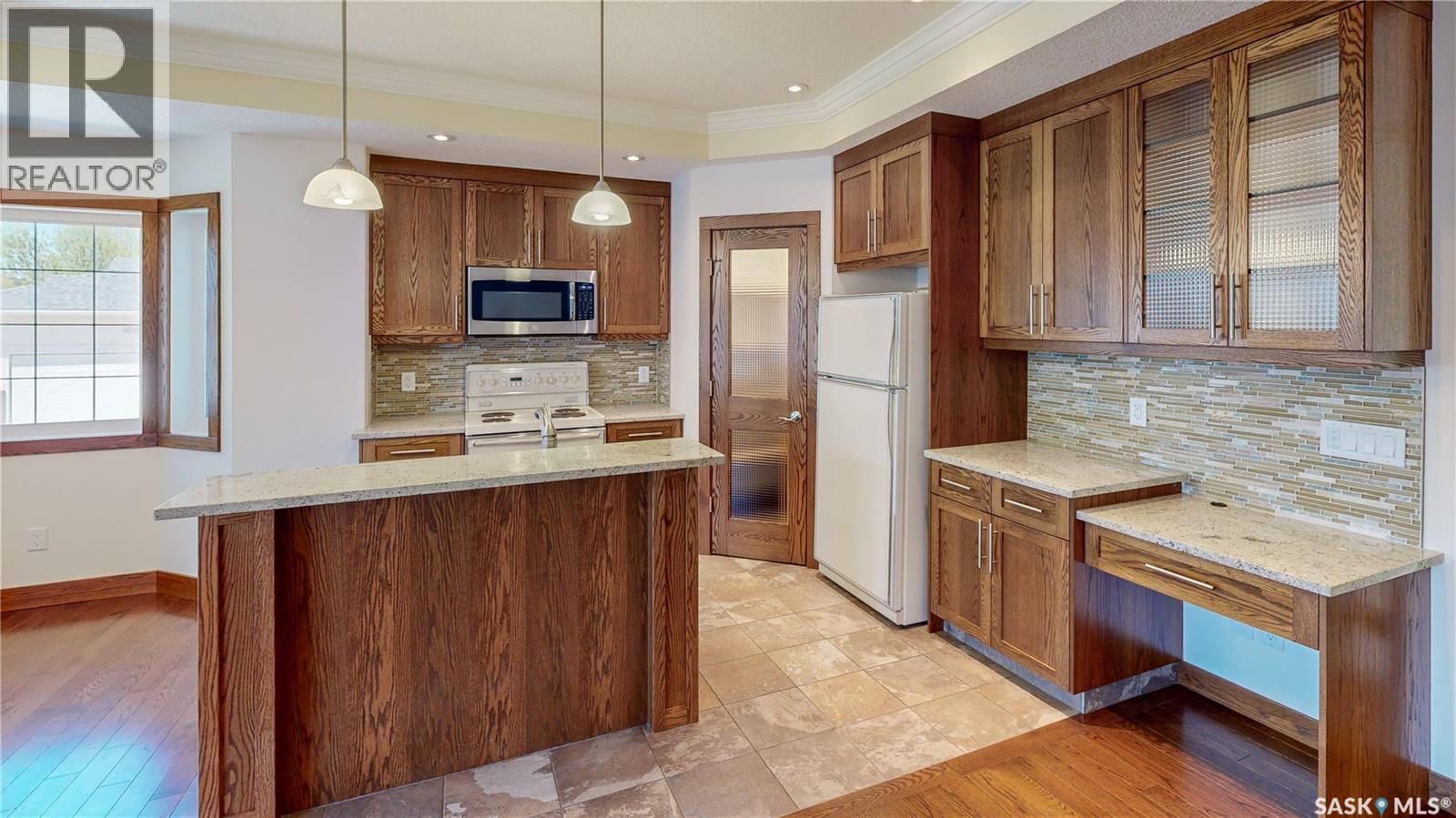8018 Fairways West Drive, Regina, Saskatchewan  S4Y 0A5 - Photo 9 - SK037396