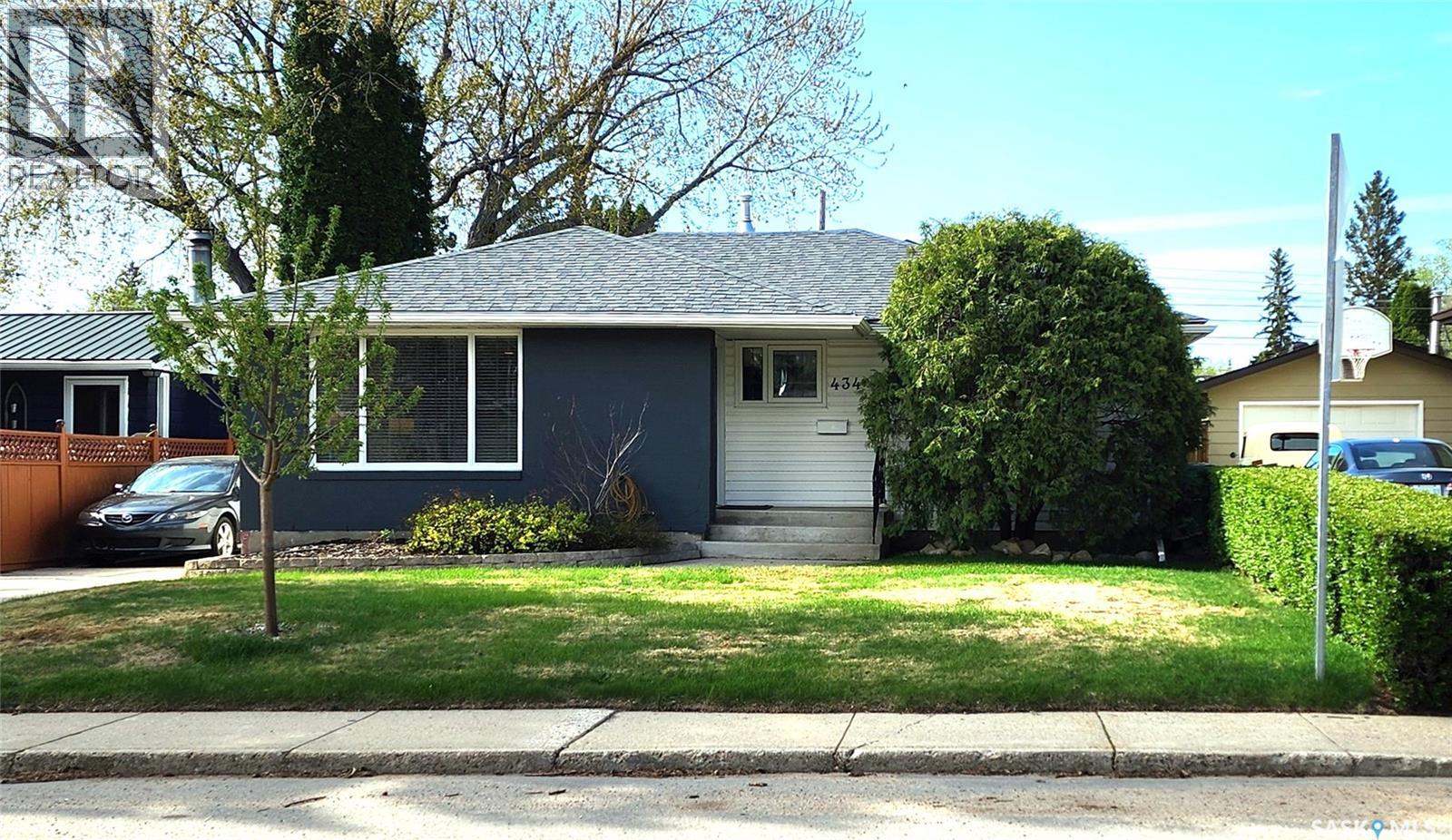 434 Ash Street E, Saskatoon, Saskatchewan  S7J 0K5 - Photo 1 - SK037253
