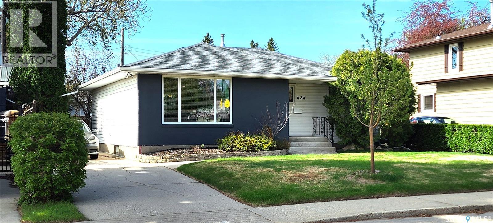 434 Ash Street E, Saskatoon, Saskatchewan  S7J 0K5 - Photo 2 - SK037253