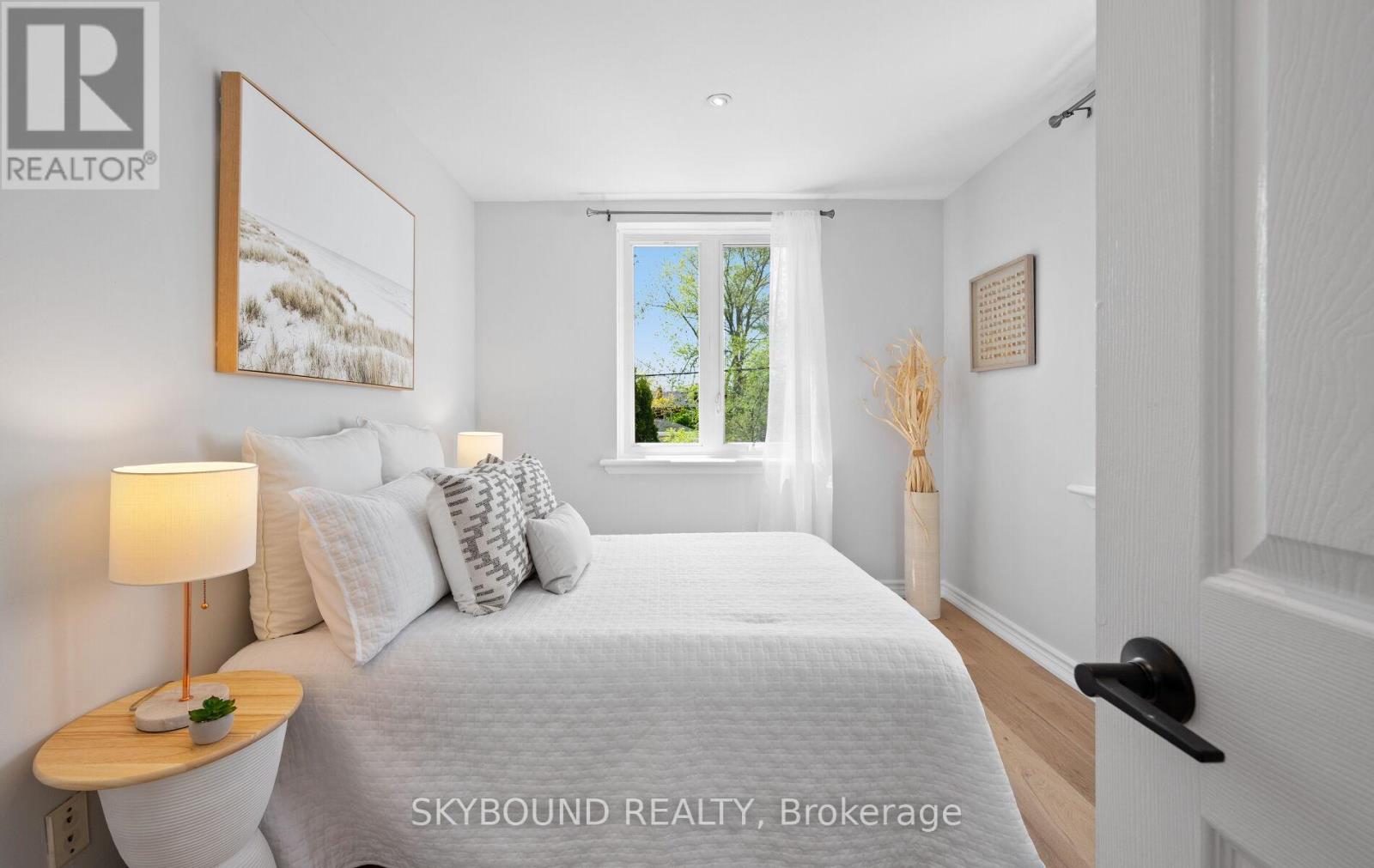 326 Kenilworth Avenue, Toronto, Ontario  M4L 3S8 - Photo 18 - E13206452