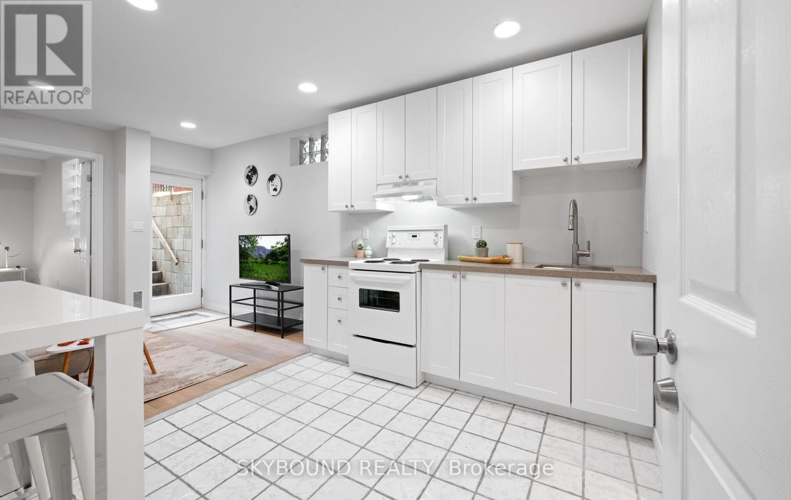326 Kenilworth Avenue, Toronto, Ontario  M4L 3S8 - Photo 23 - E13206452