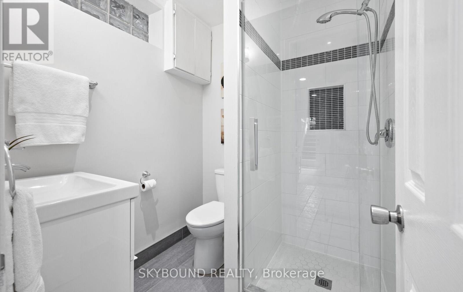 326 Kenilworth Avenue, Toronto, Ontario  M4L 3S8 - Photo 27 - E13206452