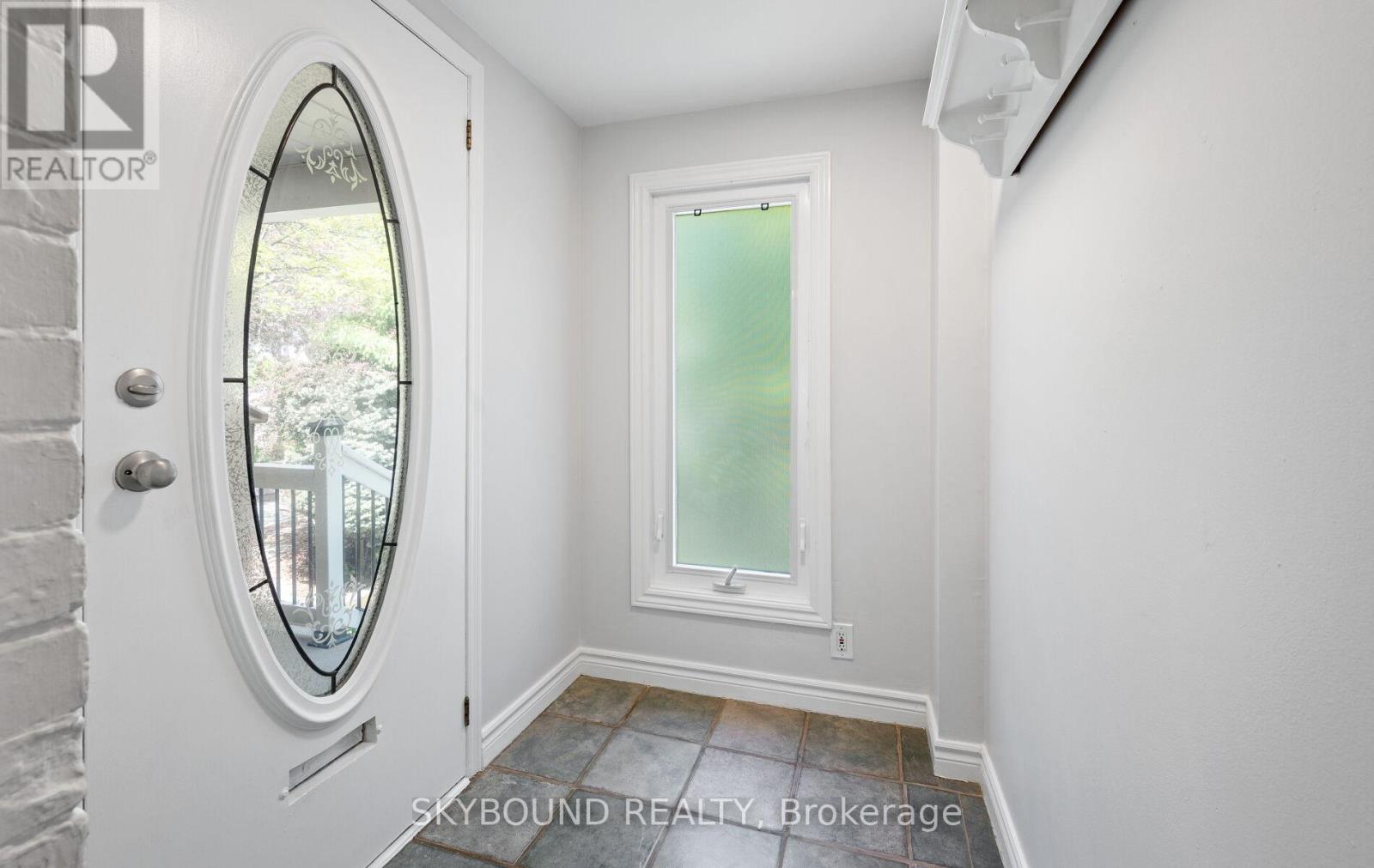 326 Kenilworth Avenue, Toronto, Ontario  M4L 3S8 - Photo 3 - E13206452