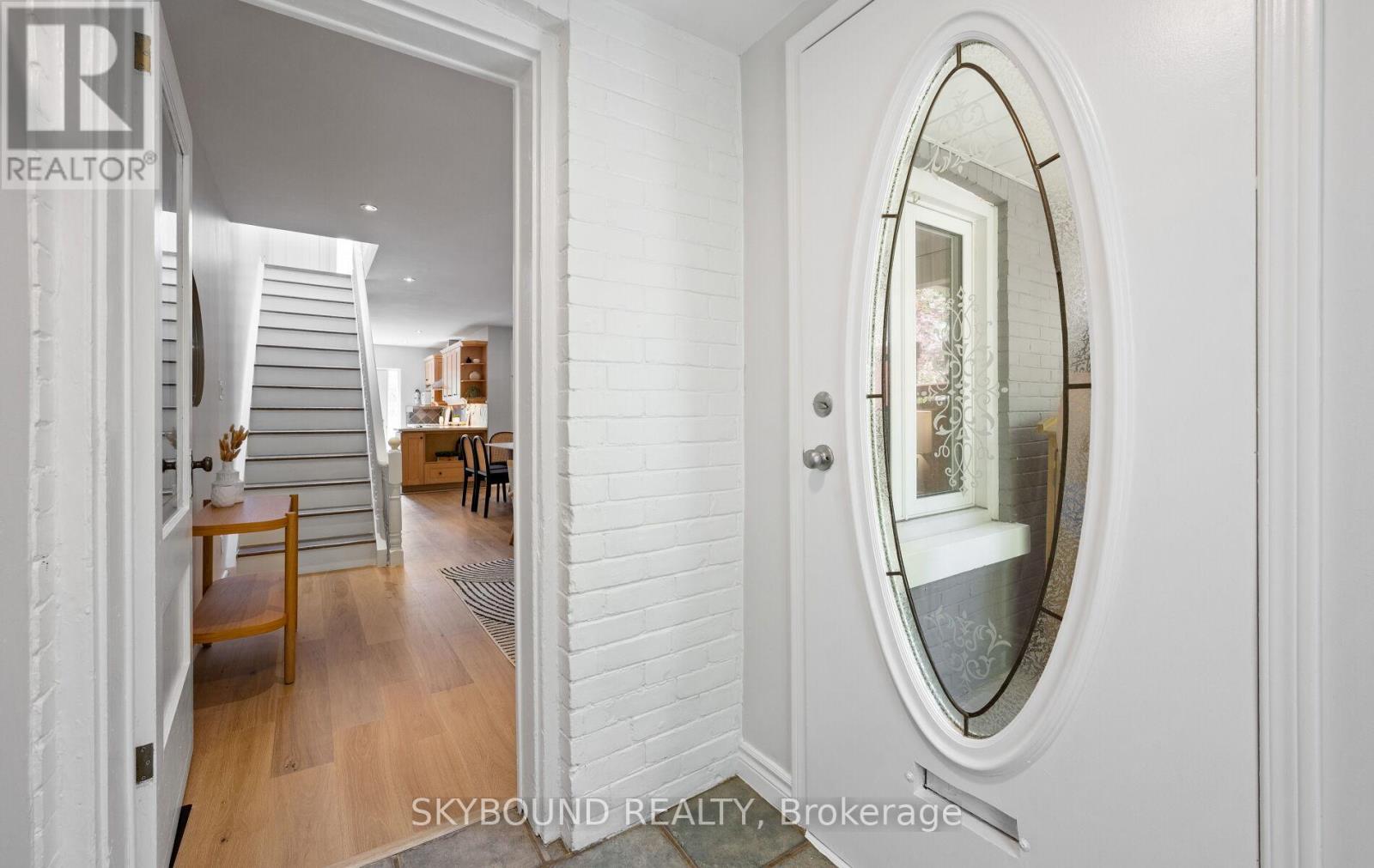 326 Kenilworth Avenue, Toronto, Ontario  M4L 3S8 - Photo 4 - E13206452