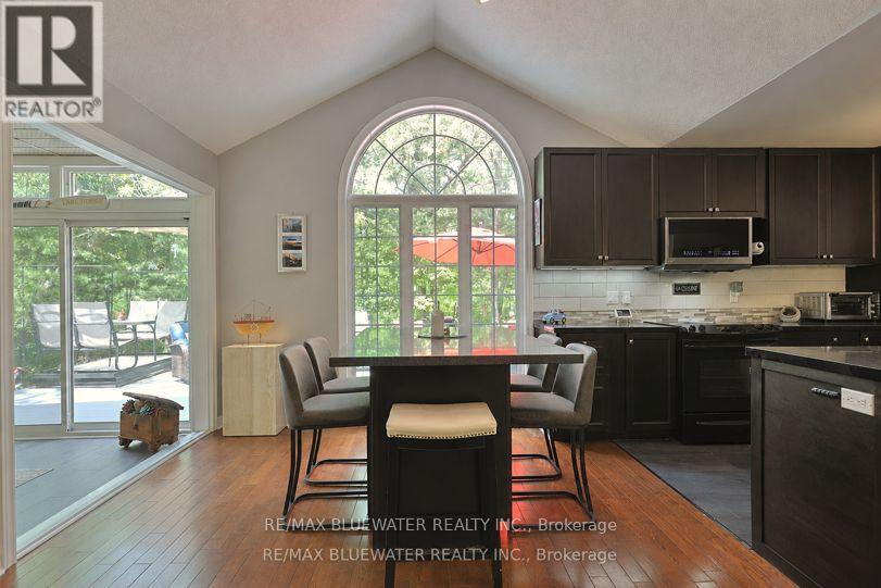 10419 Pinetree Drive, Lambton Shores (Grand Bend), Ontario  N0M 1T0 - Photo 2 - X13202308