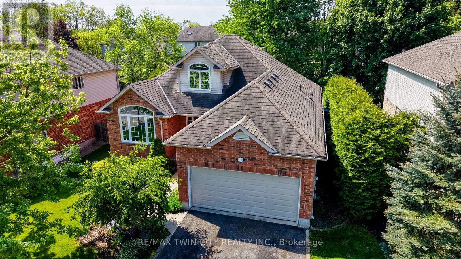 11 CAROLINIAN LANE, Cambridge, Ontario