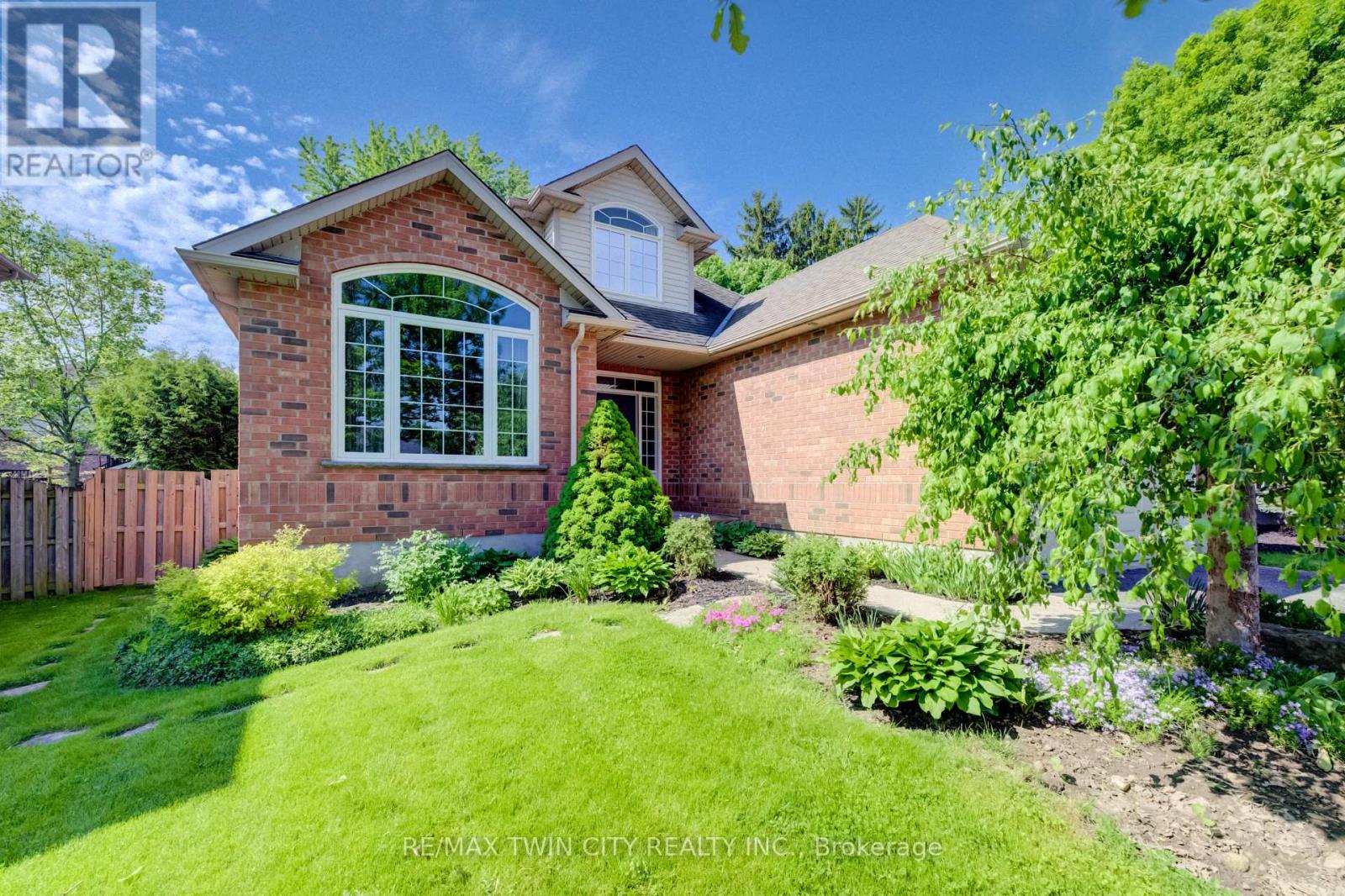 11 Carolinian Lane, Cambridge, Ontario  N1S 5B5 - Photo 4 - X13184692