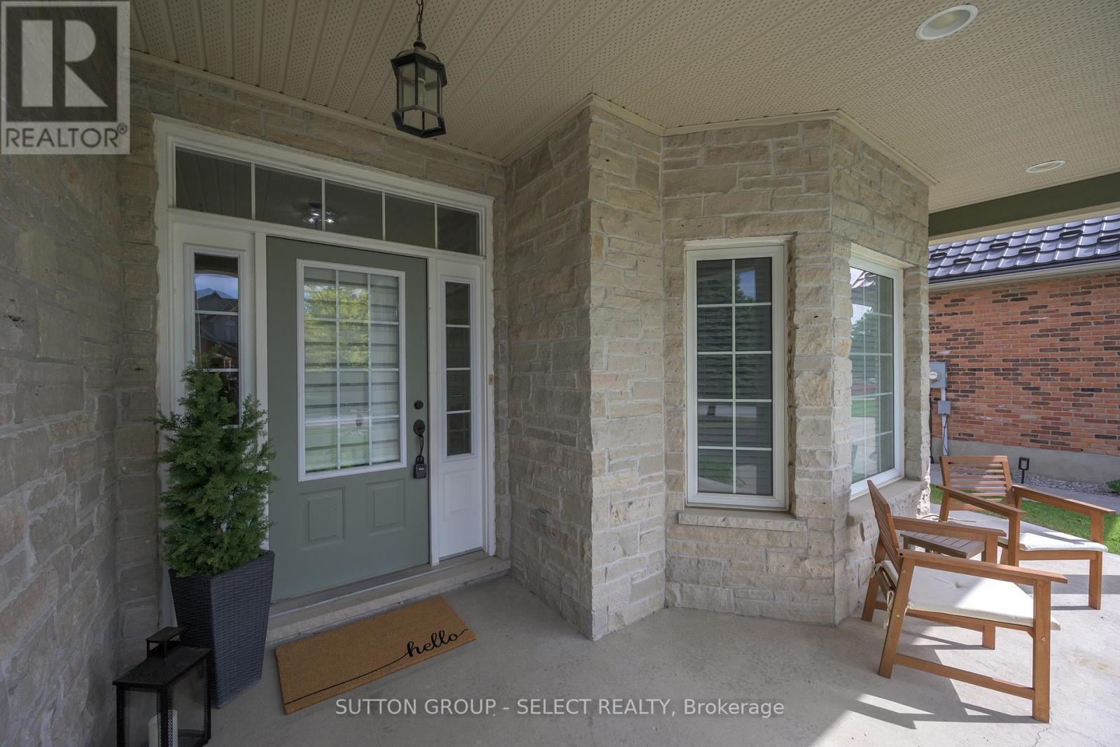 220 Boyd Boulevard, Zorra (Thamesford), Ontario  N0M 2M0 - Photo 2 - X13206754
