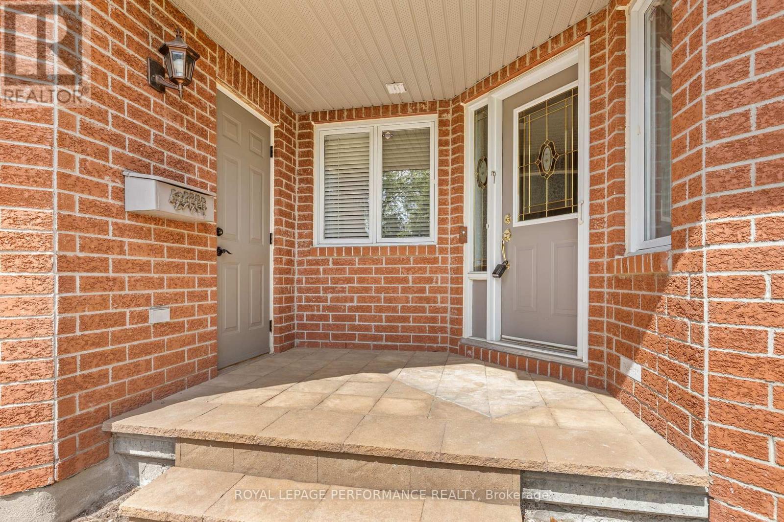 7 Roseglen Private, Ottawa, Ontario  K1H 1B5 - Photo 3 - X13206726