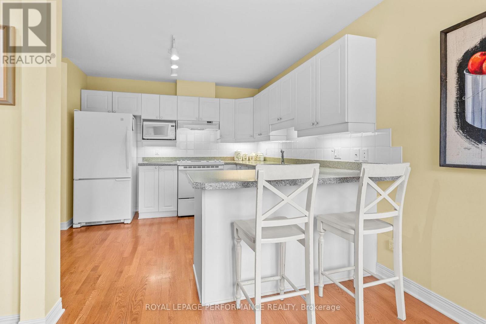 7 Roseglen Private, Ottawa, Ontario  K1H 1B5 - Photo 5 - X13206726