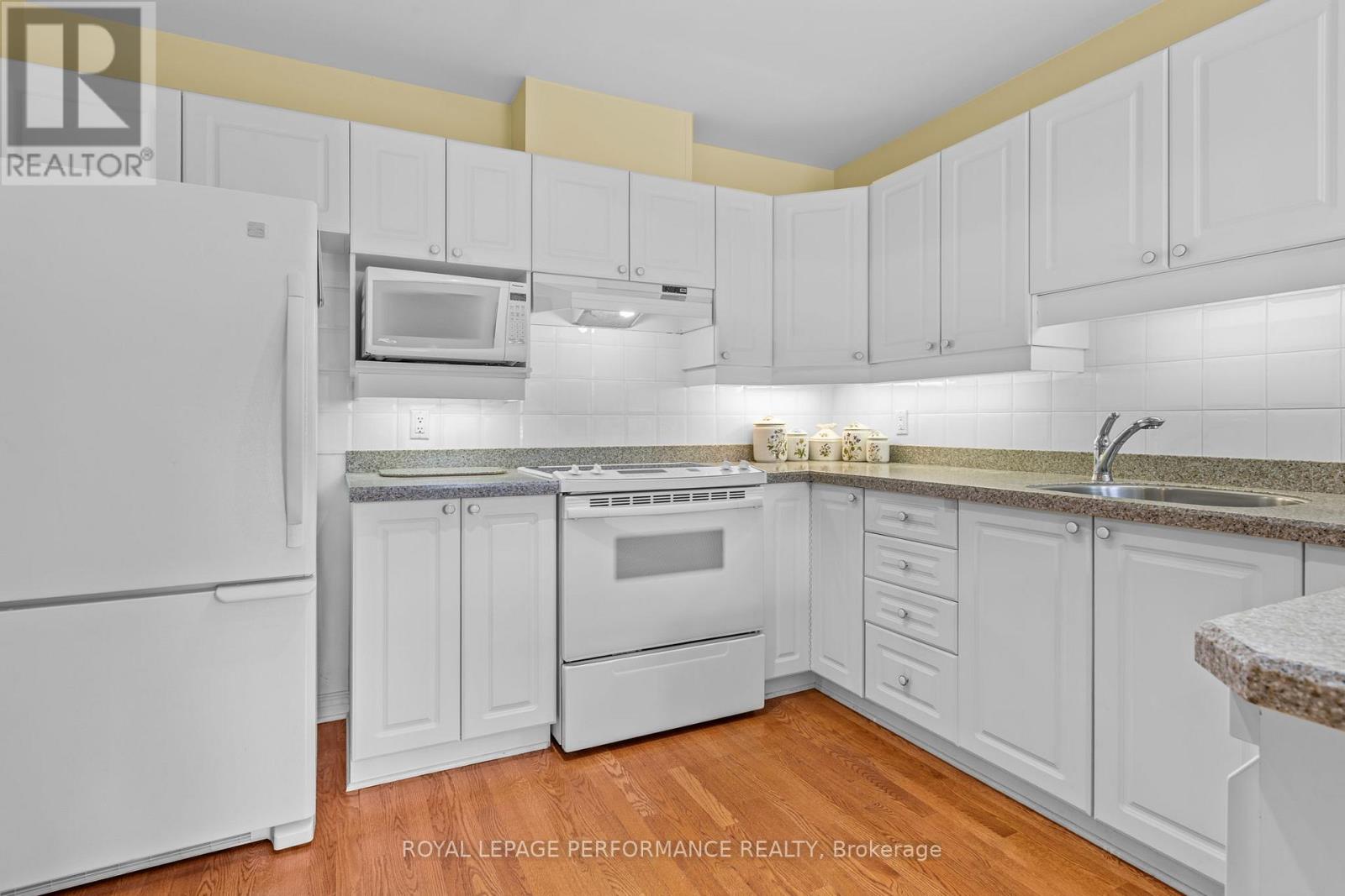 7 Roseglen Private, Ottawa, Ontario  K1H 1B5 - Photo 6 - X13206726