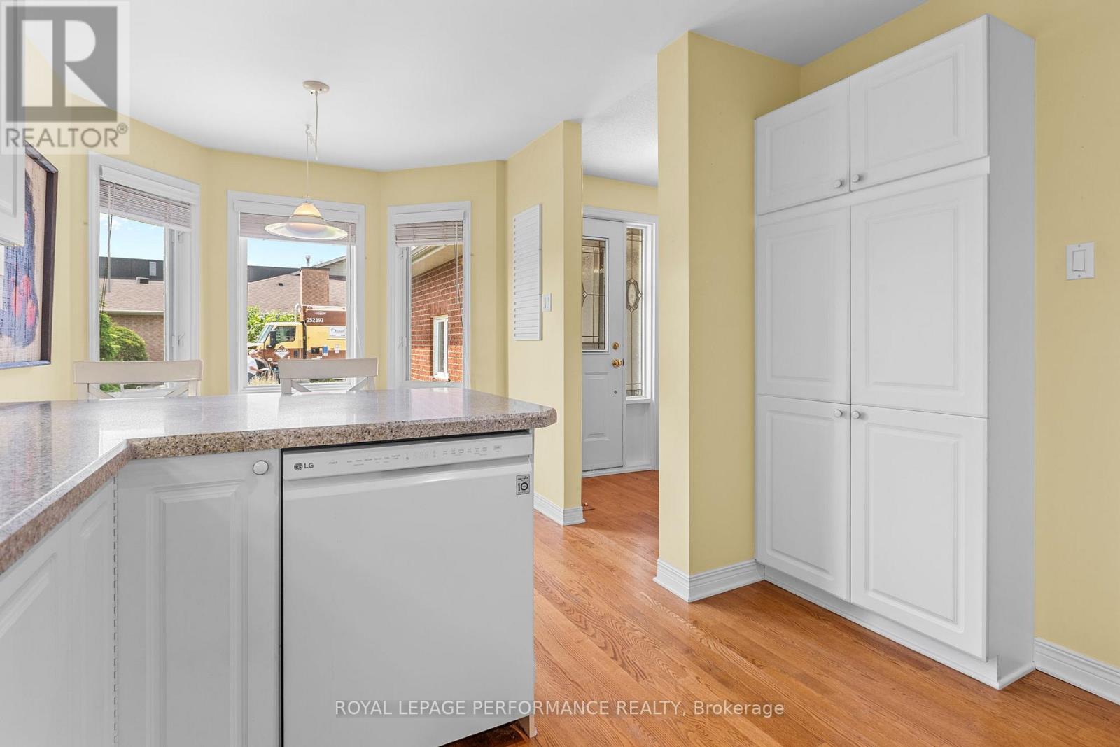 7 Roseglen Private, Ottawa, Ontario  K1H 1B5 - Photo 8 - X13206726