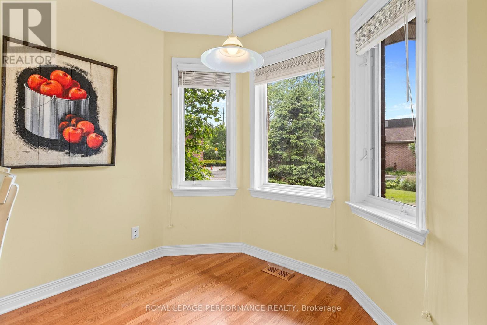 7 Roseglen Private, Ottawa, Ontario  K1H 1B5 - Photo 9 - X13206726