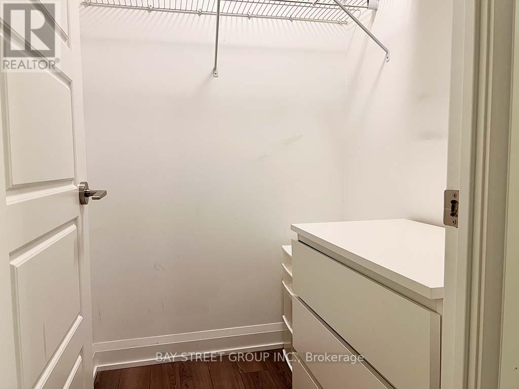 2010 - 15 Water Walk Drive, Markham, Ontario  L6G 0G2 - Photo 11 - N13206590