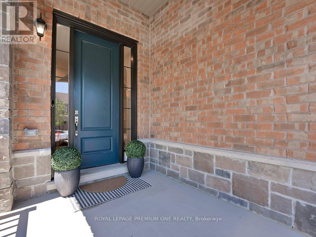 6 Byblos Court, East Gwillimbury, Ontario  L9N 0T3 - Photo 2 - N13206600