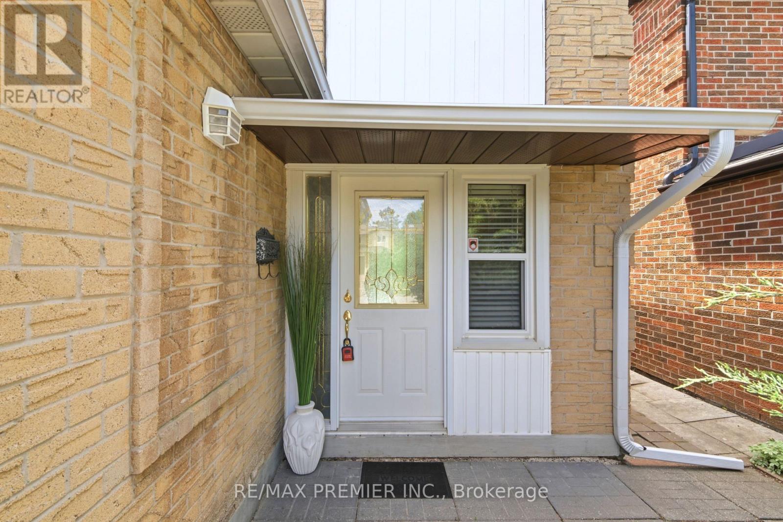 10 Ashcroft Court, Vaughan, Ontario  L4L 1H2 - Photo 2 - N13206642