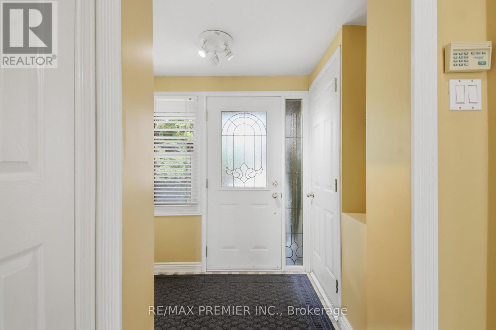 10 Ashcroft Court, Vaughan, Ontario  L4L 1H2 - Photo 3 - N13206642