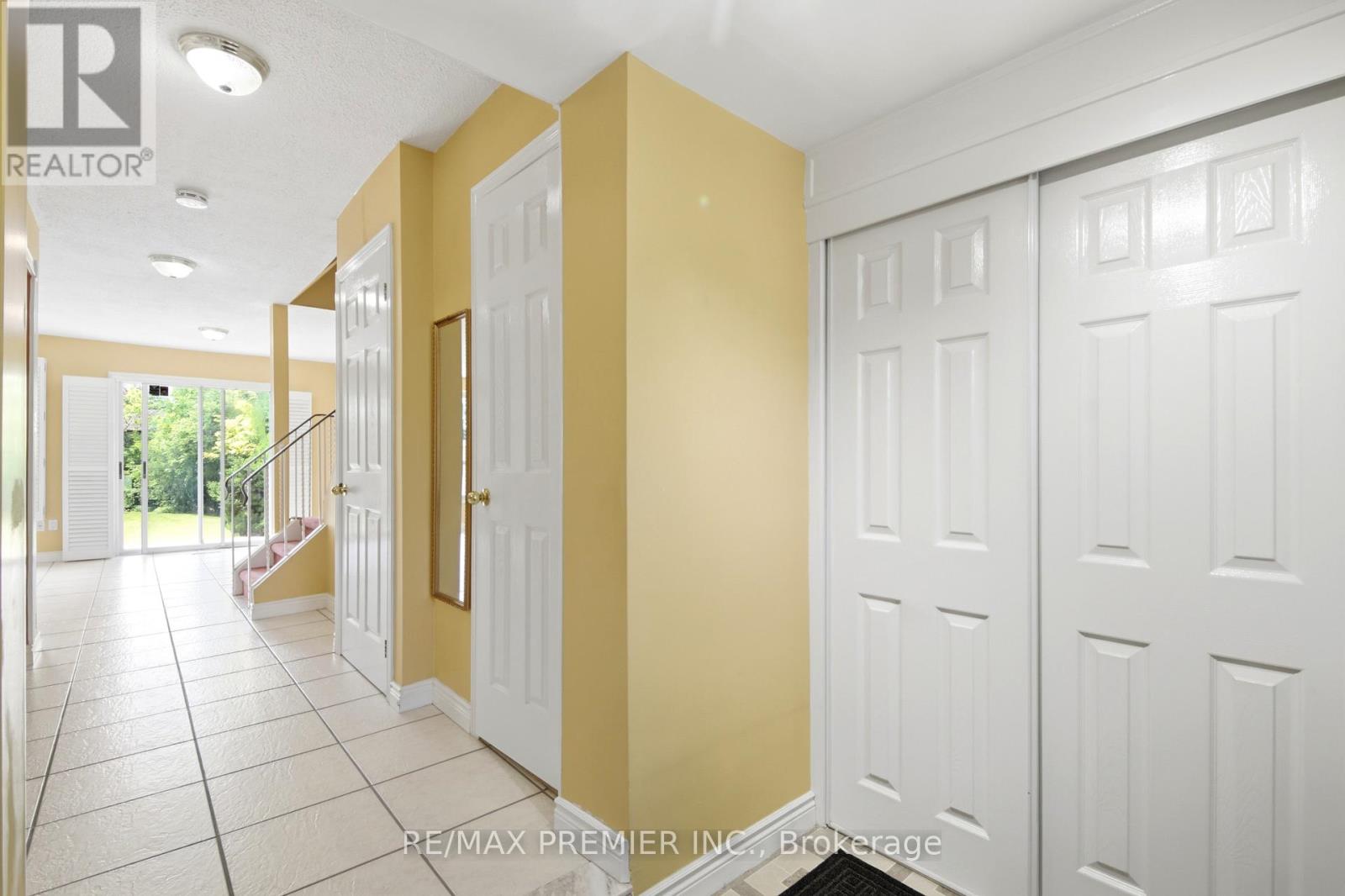 10 Ashcroft Court, Vaughan, Ontario  L4L 1H2 - Photo 4 - N13206642