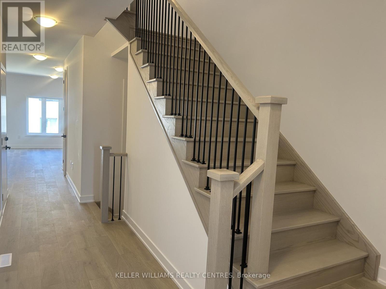 22 Mcaush Street, Barrie, Ontario  L9J 0V6 - Photo 4 - S13206708
