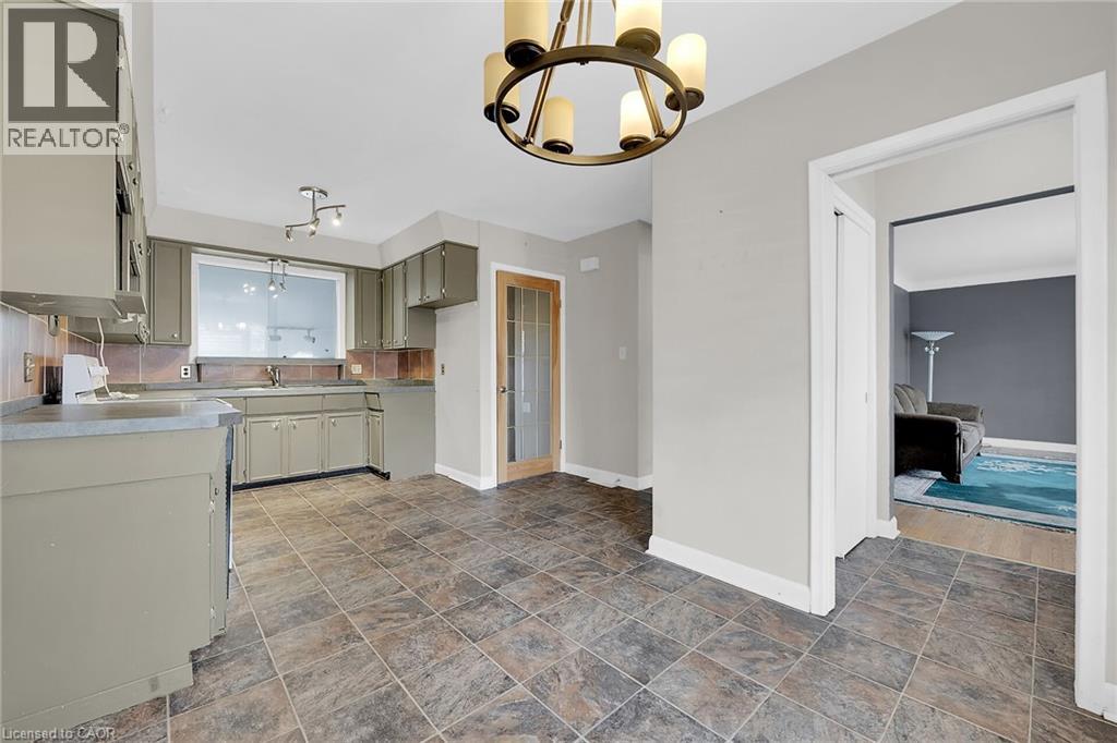 9 Gavin Drive, St. Catharines, Ontario  L2M 2X4 - Photo 6 - 40715176