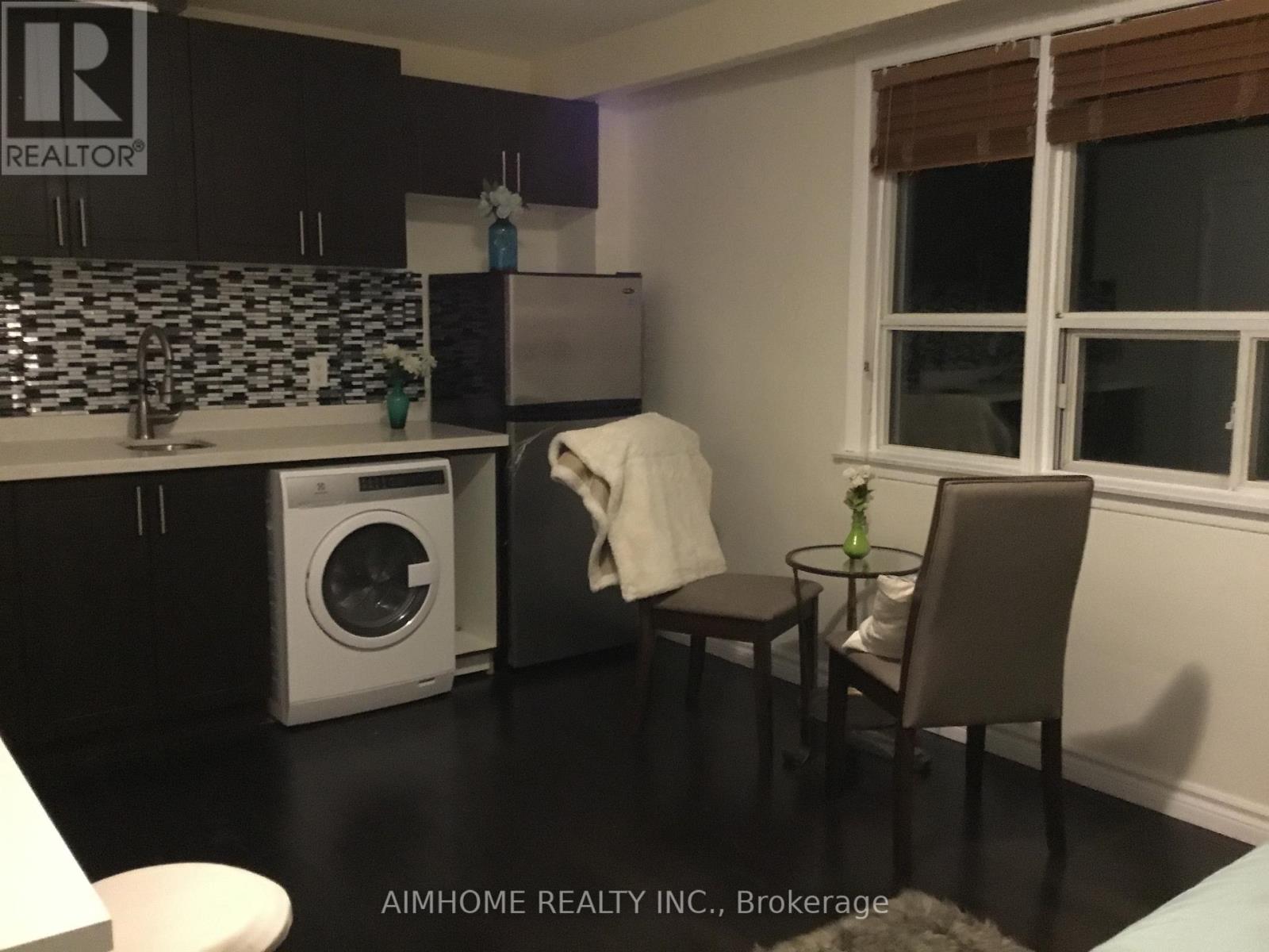 68 Claver Avenue, Toronto, Ontario  M6B 2W2 - Photo 3 - W13206612