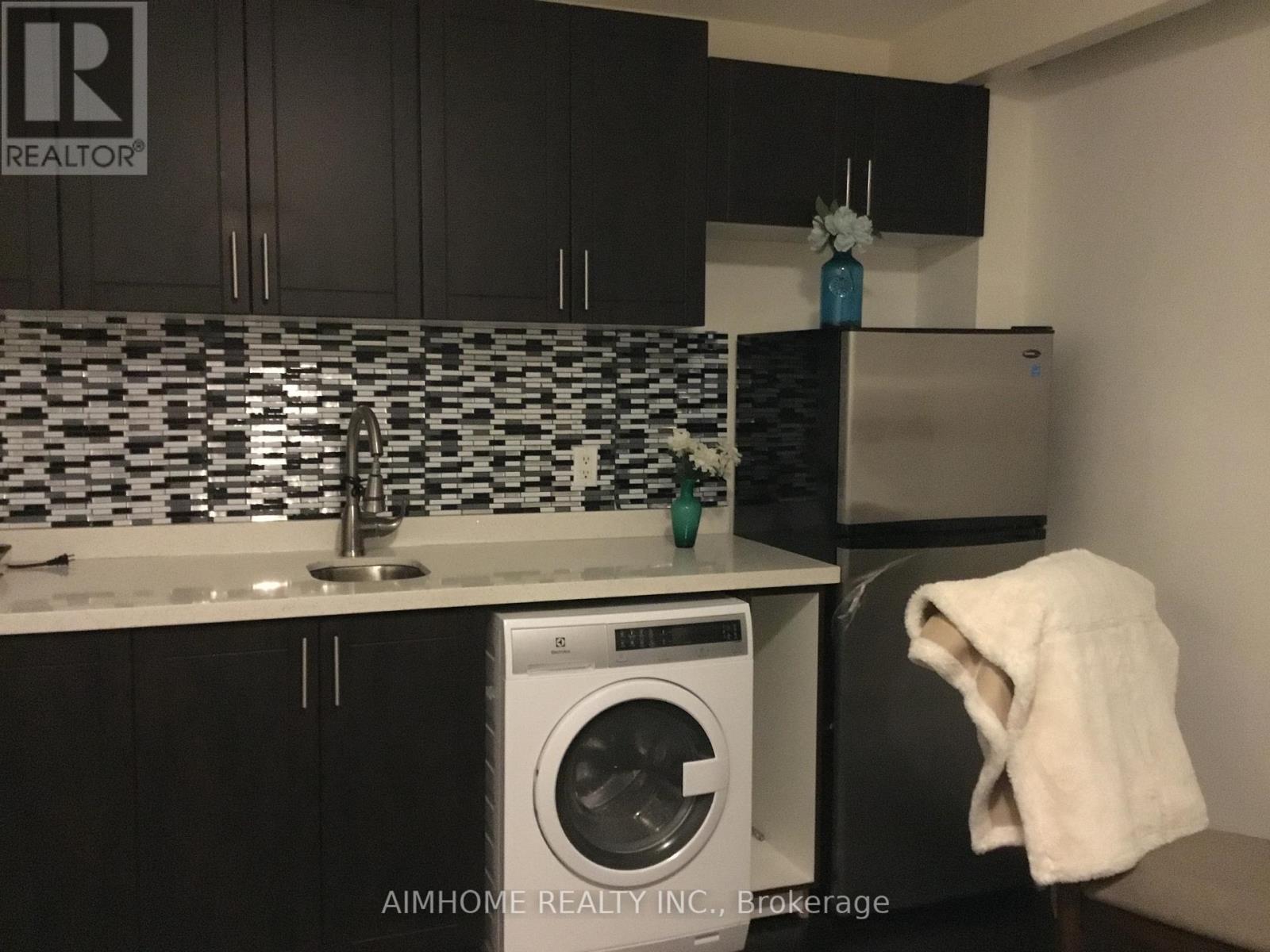 68 Claver Avenue, Toronto, Ontario  M6B 2W2 - Photo 6 - W13206612