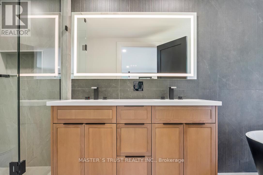 Unit 2 - 319 Beechfield Road, Oakville, Ontario  L6J 5H9 - Photo 17 - W13206624