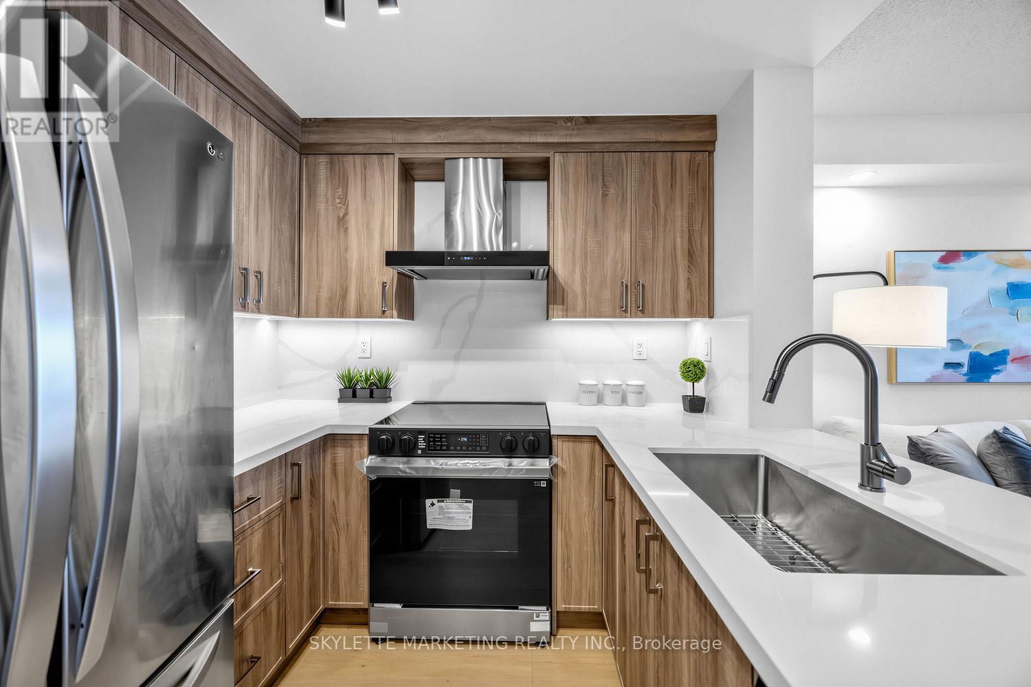 1902 - 5 Michael Power Place, Toronto, Ontario  M9A 0A3 - Photo 2 - W13206628