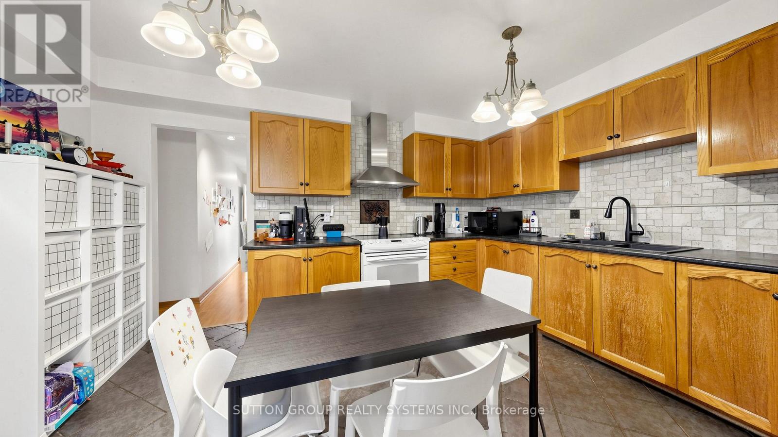 289d Bartlett Avenue, Toronto, Ontario  M6H 3G3 - Photo 6 - W13206658