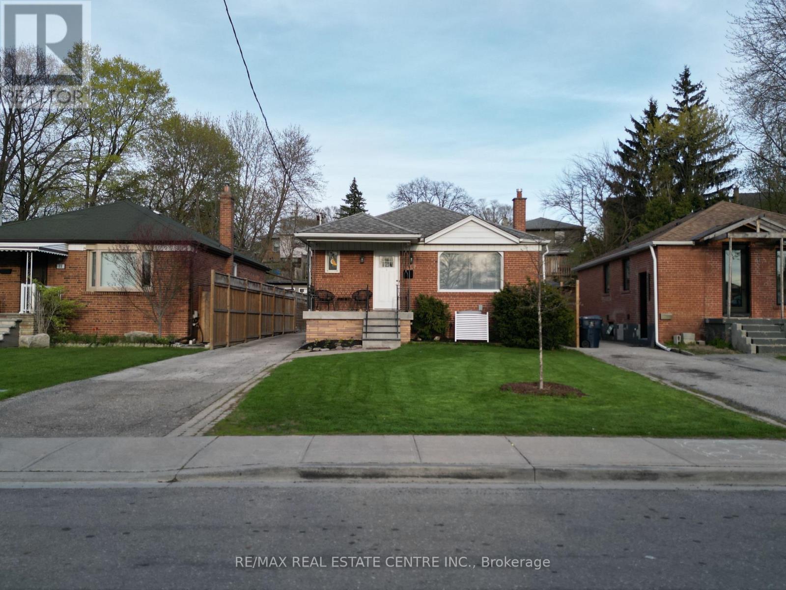 75 CYNTHIA ROAD, Toronto, Ontario