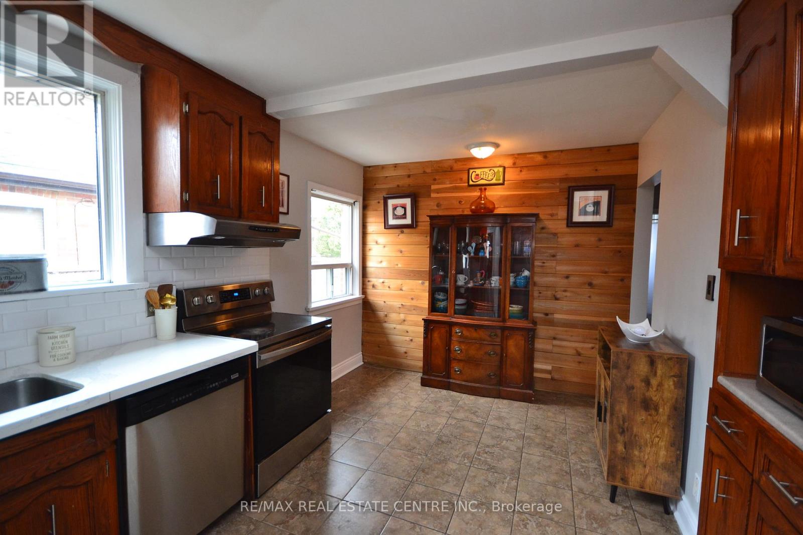 75 Cynthia Road, Toronto, Ontario  M6N 2P8 - Photo 12 - W13206750