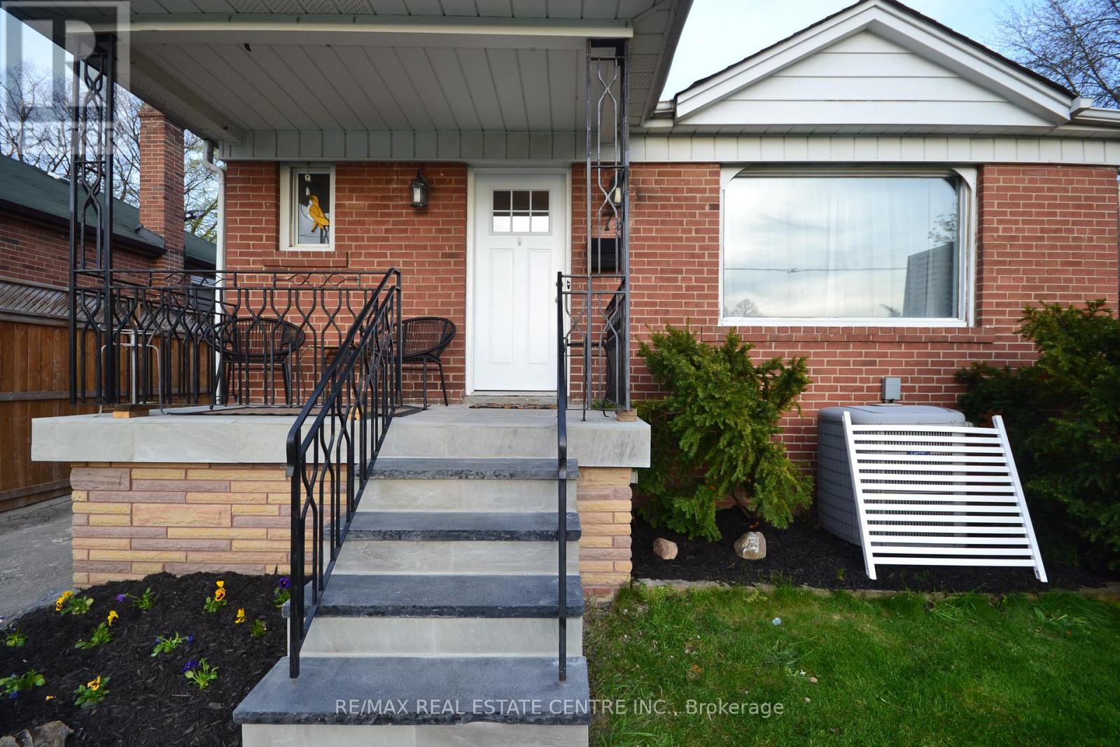 75 Cynthia Road, Toronto, Ontario  M6N 2P8 - Photo 6 - W13206750