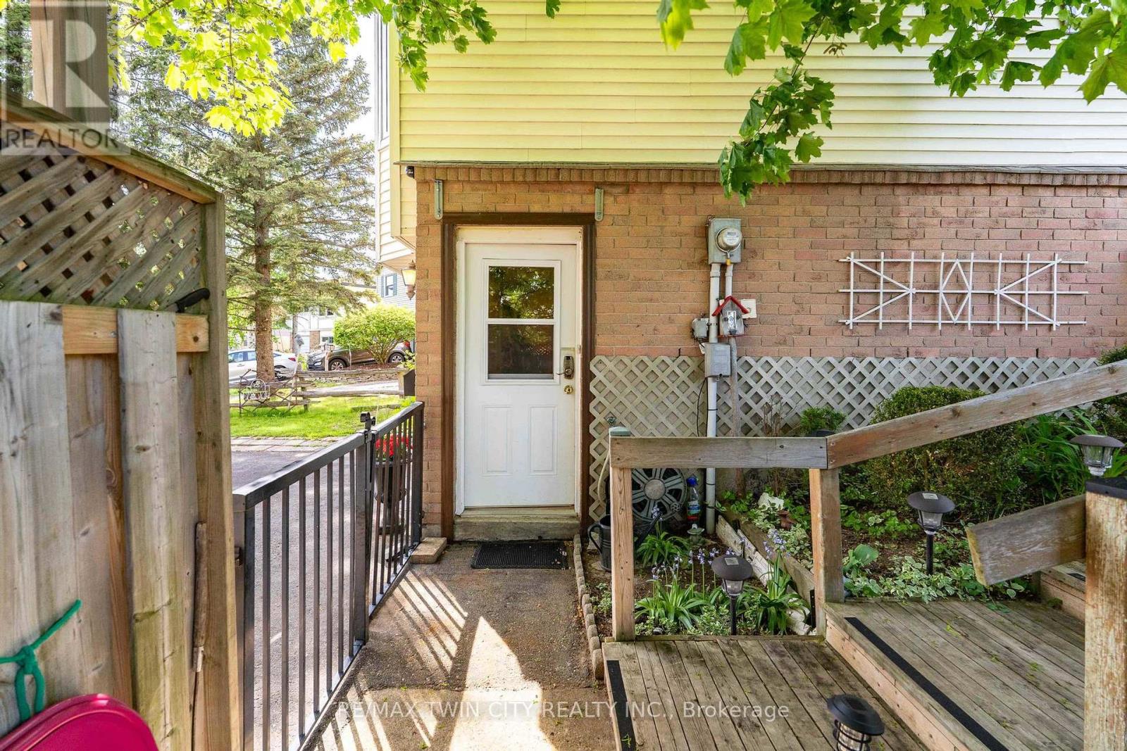 171 Herron Place, Waterloo, Ontario  N2T 1H2 - Photo 4 - X13206638