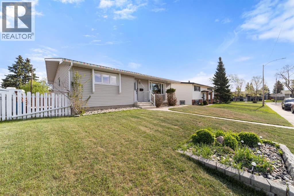 6306 44a Avenue, Camrose, Alberta  T4V 2V7 - Photo 2 - A2313185