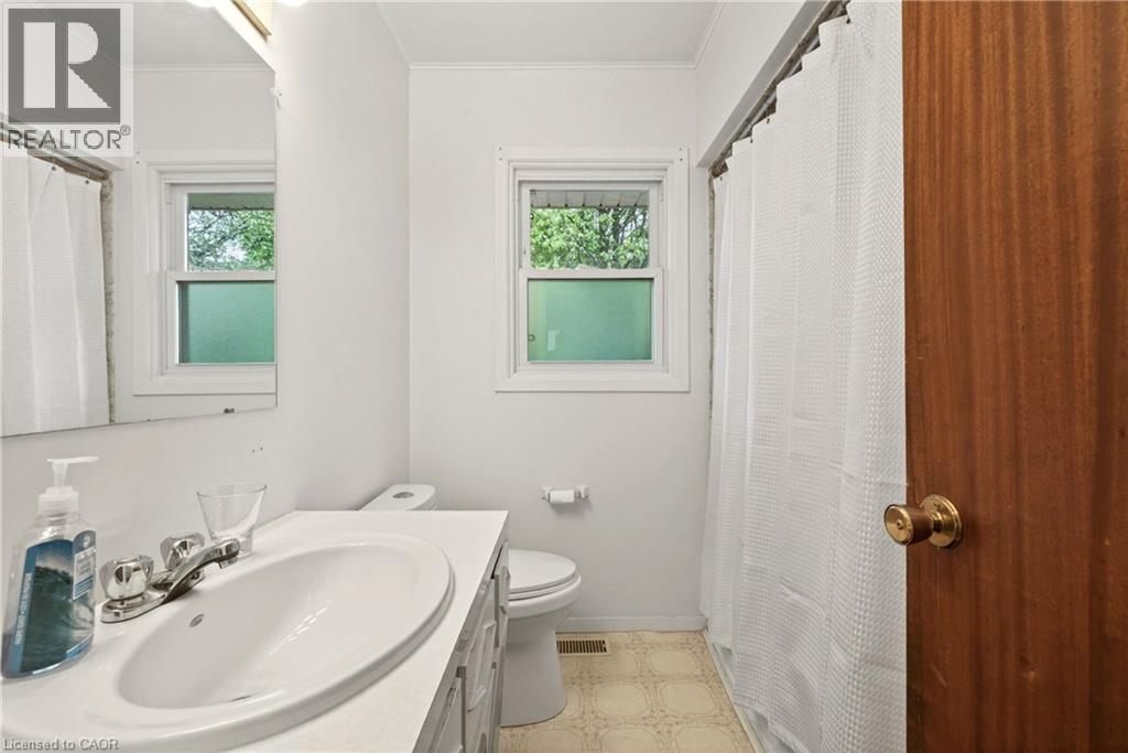 385 Mountain Crest Avenue, Hamilton, Ontario  L9C 1L6 - Photo 18 - 40833657