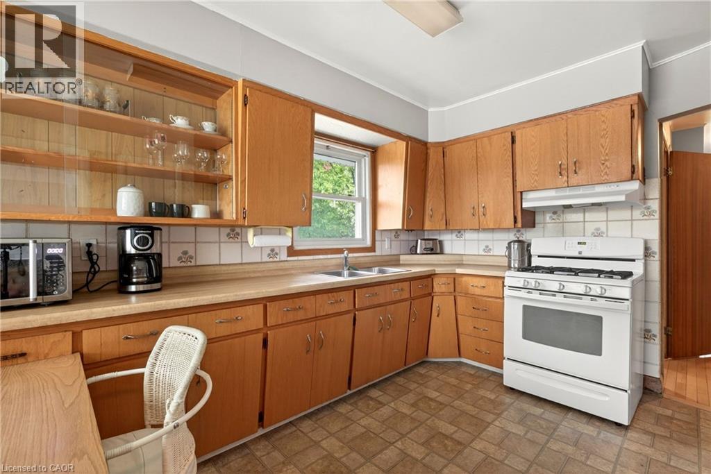 385 Mountain Crest Avenue, Hamilton, Ontario  L9C 1L6 - Photo 10 - 40833657
