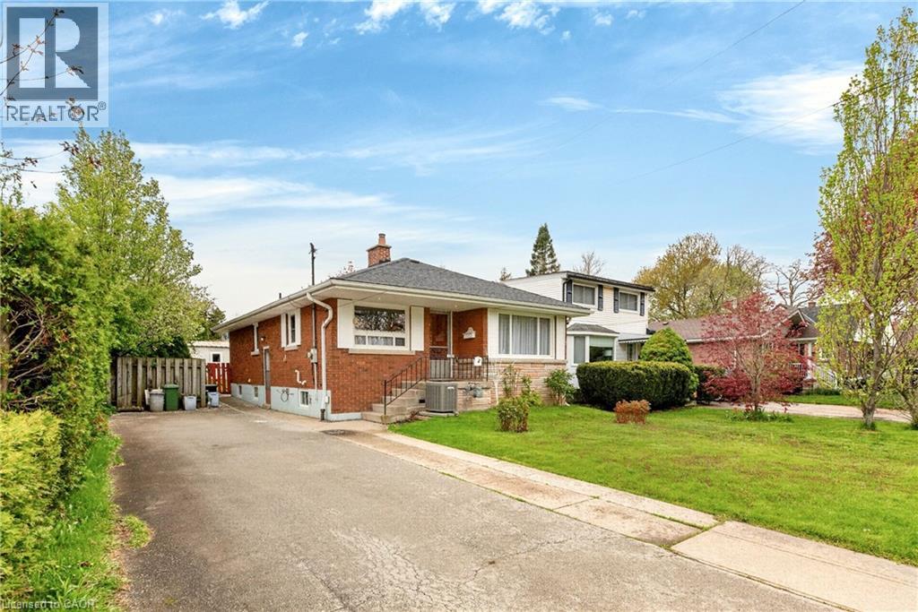 385 Mountain Crest Avenue, Hamilton, Ontario  L9C 1L6 - Photo 3 - 40833657