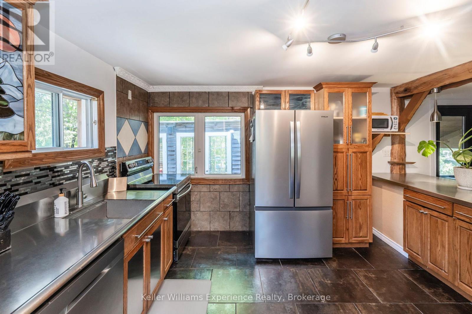 8 Robins Lane, Kawartha Lakes (Carden), Ontario  L0K 1W0 - Photo 6 - X13206826